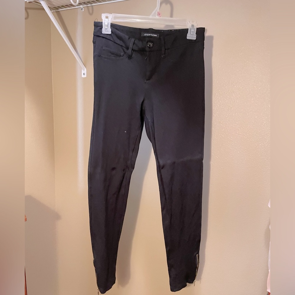 41 Hawthorn | size 2 | 68% rayon 28% nylon 4% lycra | gold zipper detail ankle